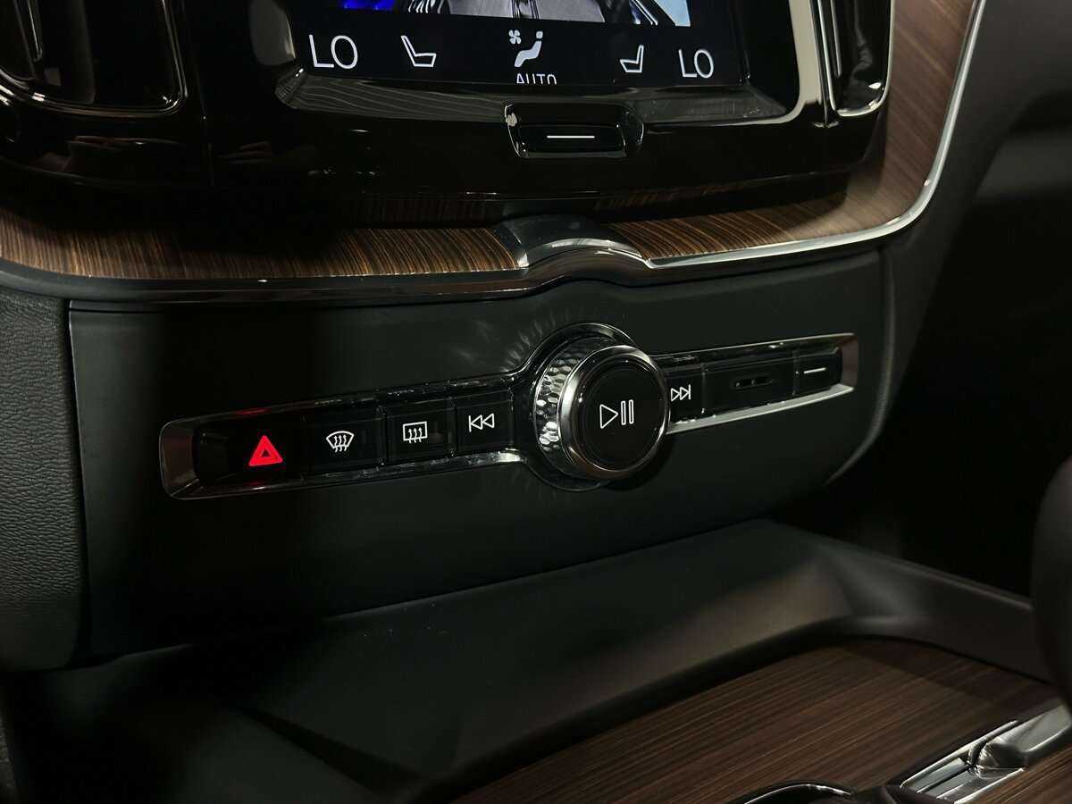 Volvo XC60, 2019 Фото №18