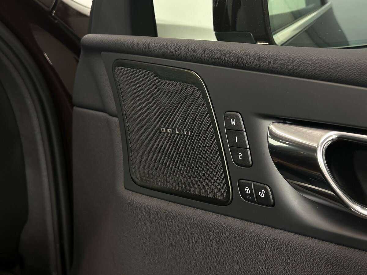 Volvo XC60, 2019 Фото №24