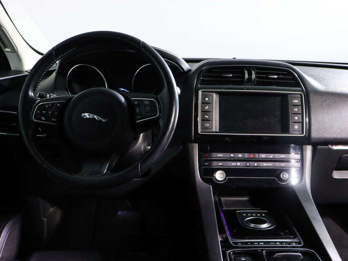 Jaguar F-Pace, 2016 Фото №10
