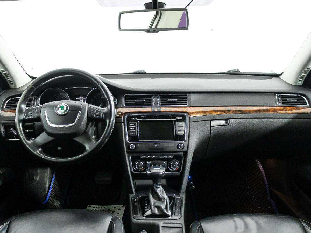 Skoda Superb, 2011 Фото №13