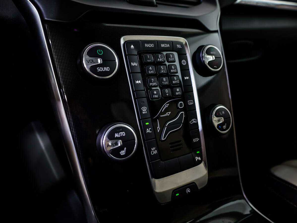 Volvo V40 Cross Country, 2018 Фото №12