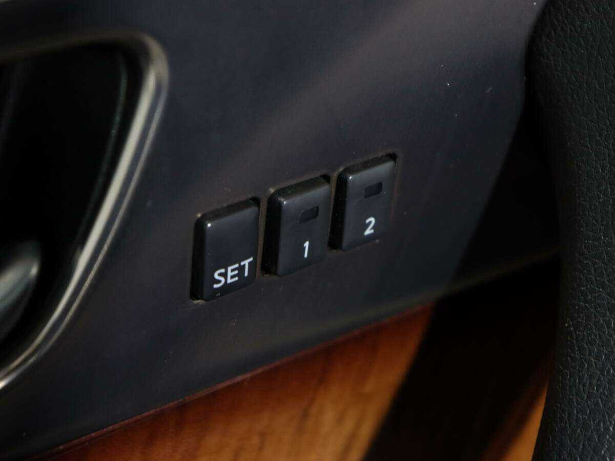 Infiniti FX37, 2011 Фото №21