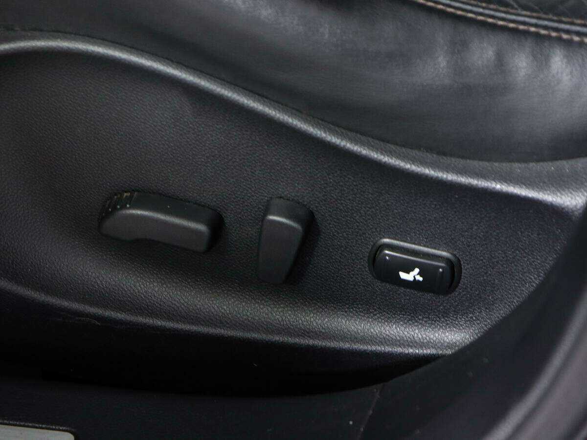 Infiniti FX37, 2011 Фото №22