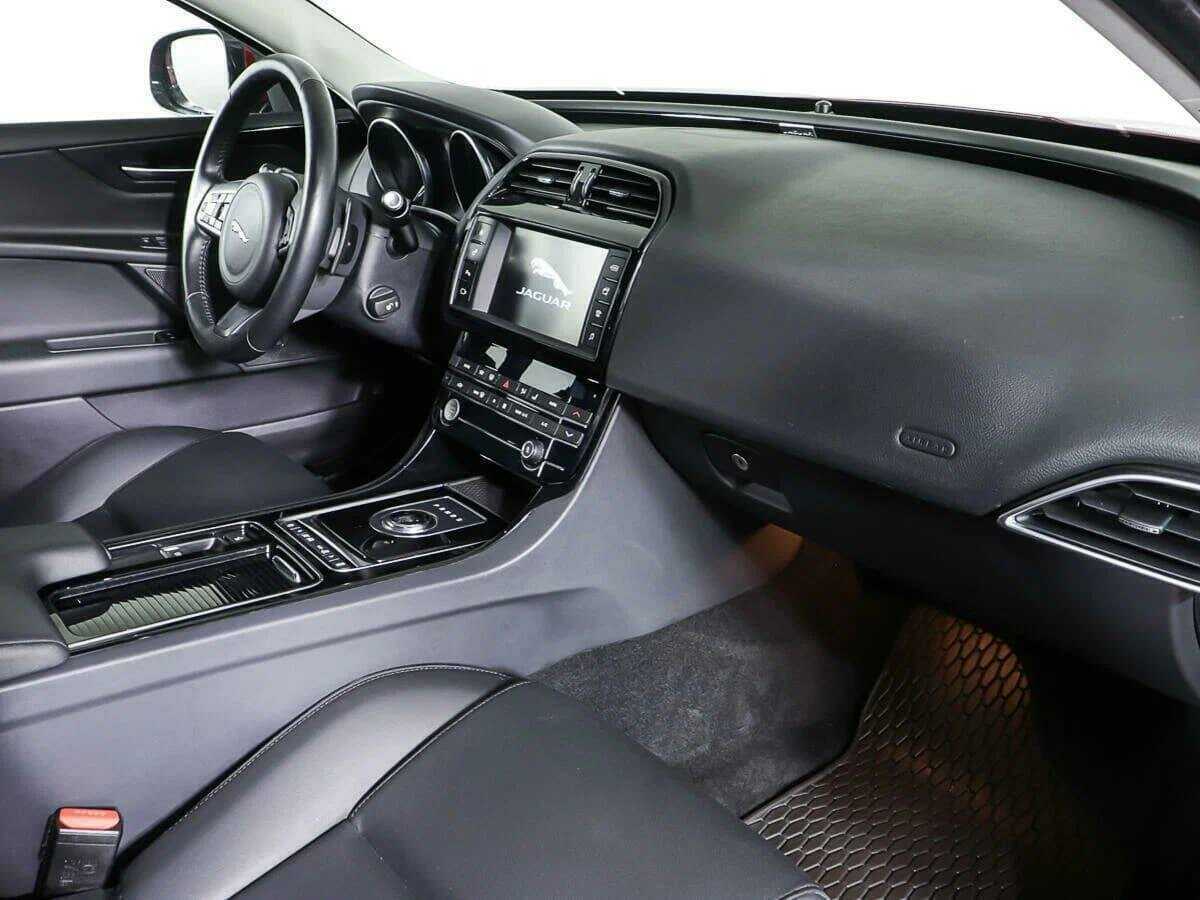 Jaguar XE, 2018 Фото №9