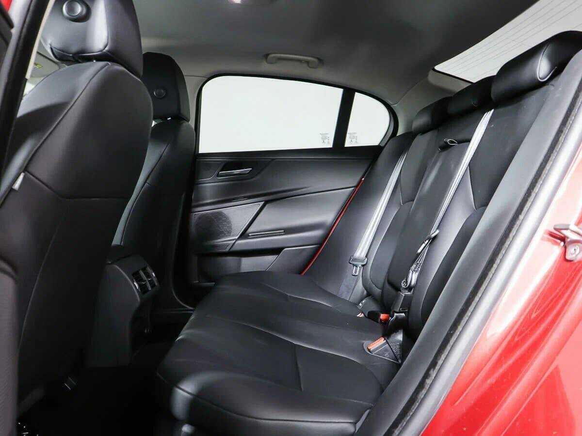Jaguar XE, 2018 Фото №13