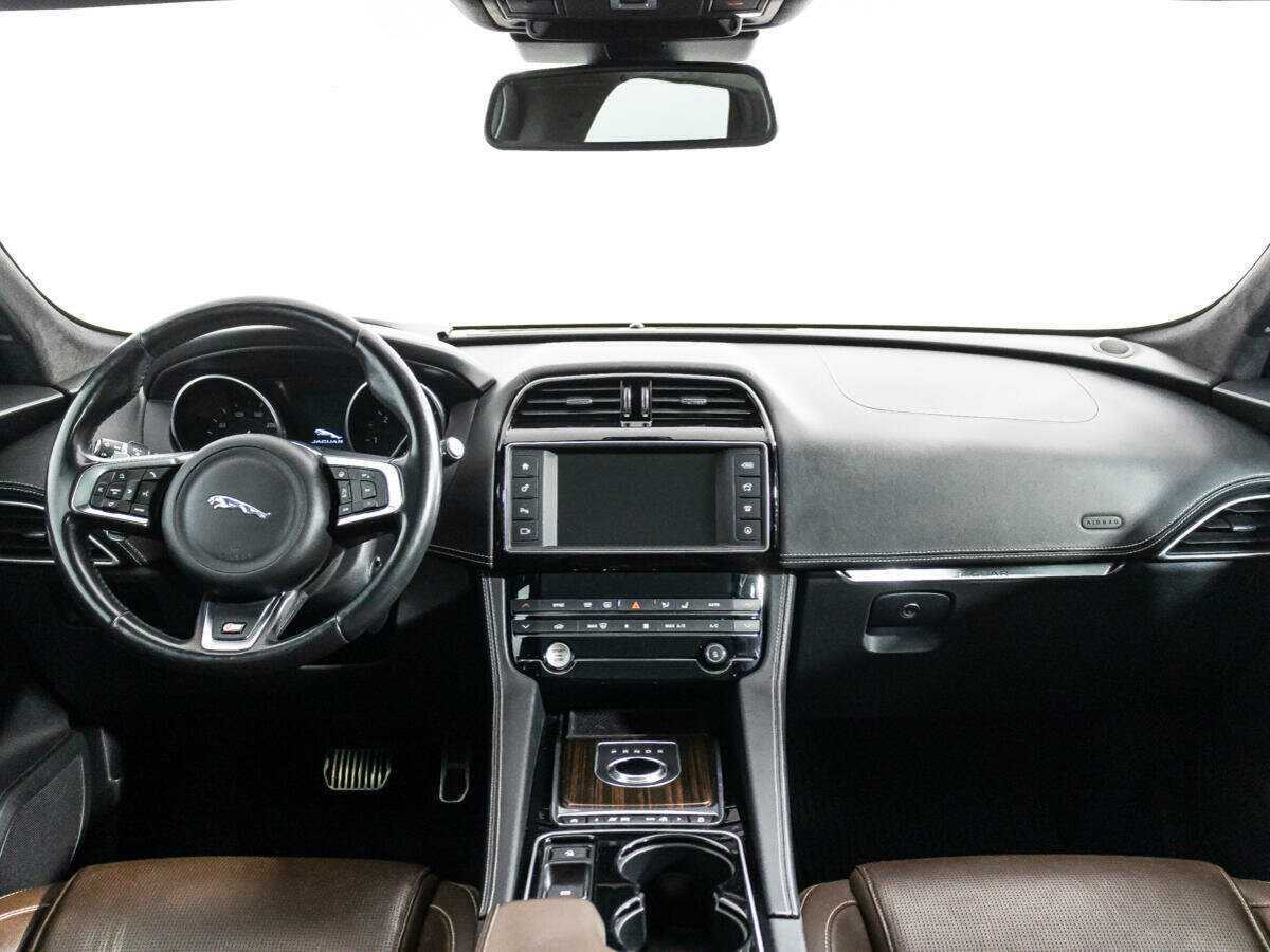 Jaguar F-Pace, 2017 Фото №12