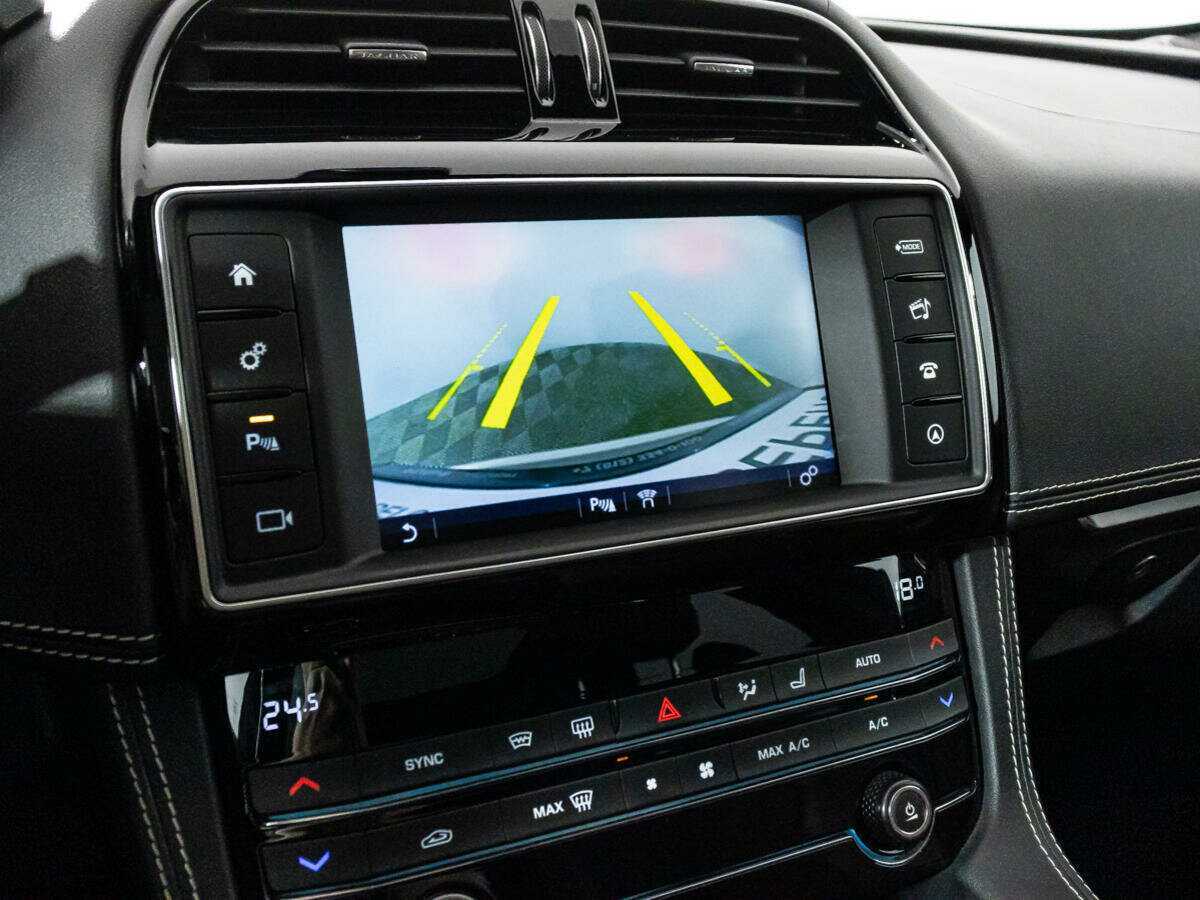 Jaguar F-Pace, 2017 Фото №17