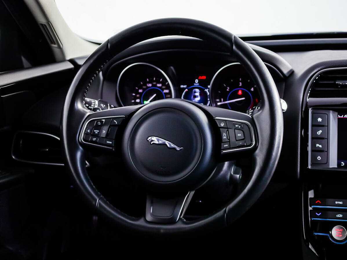 Jaguar XE, 2017 Фото №11