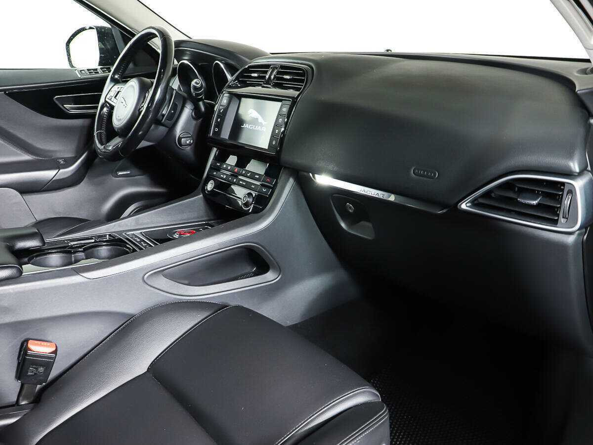 Jaguar F-Pace, 2016 Фото №9