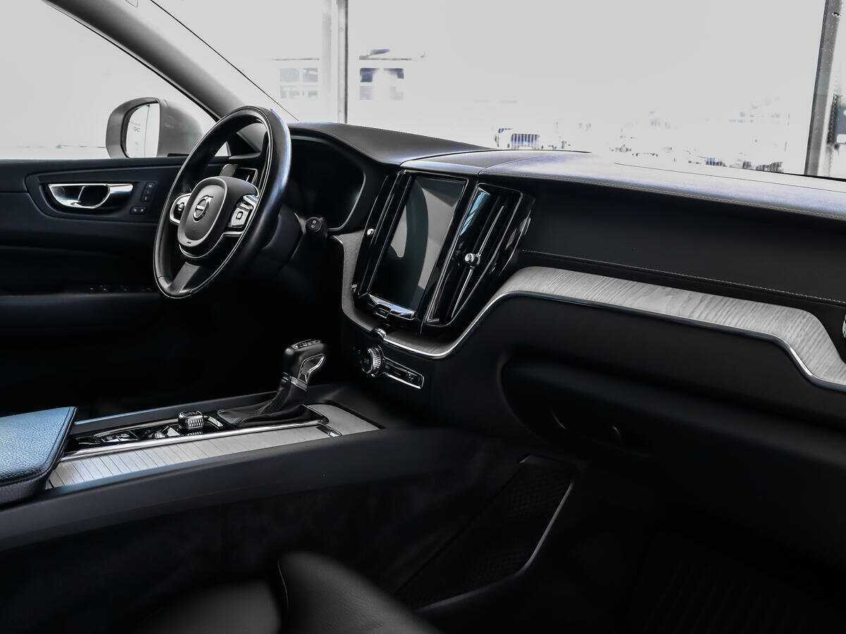 Volvo XC60, 2018 Фото №12