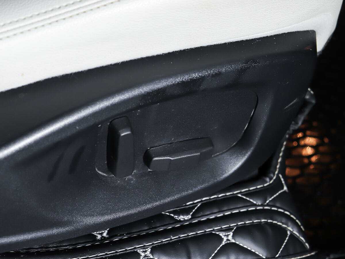 Jaguar F-Pace, 2016 Фото №16