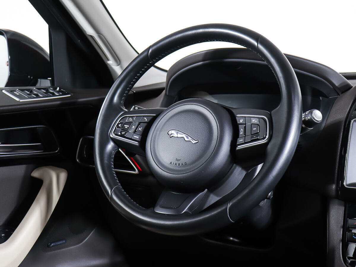 Jaguar F-Pace, 2016 Фото №17