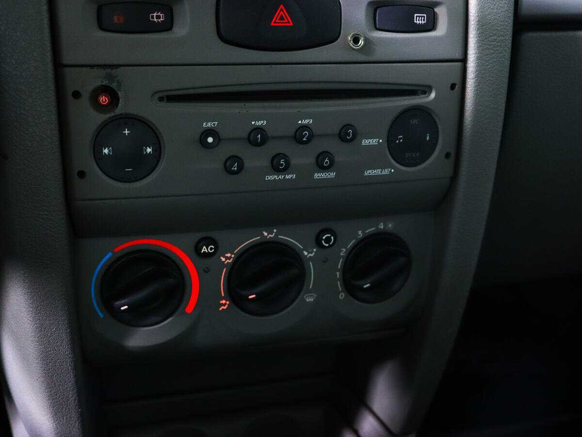 Renault Symbol, 2011 Фото №11