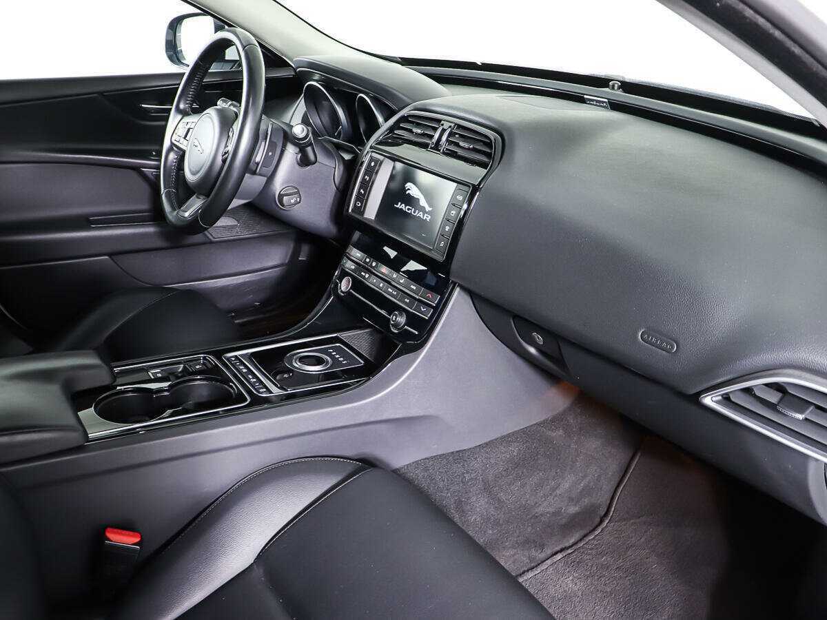 Jaguar XE, 2015 Фото №9