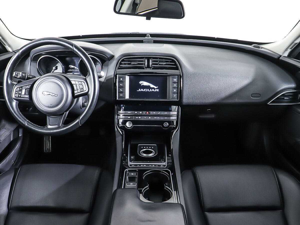 Jaguar XE, 2015 Фото №11