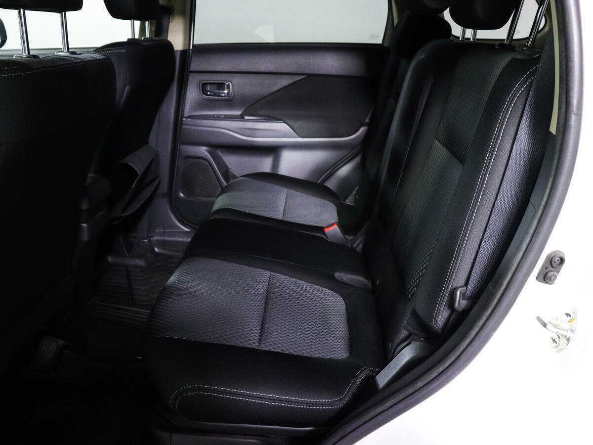Mitsubishi Outlander, 2018 - 197 000 км. | Фото №8