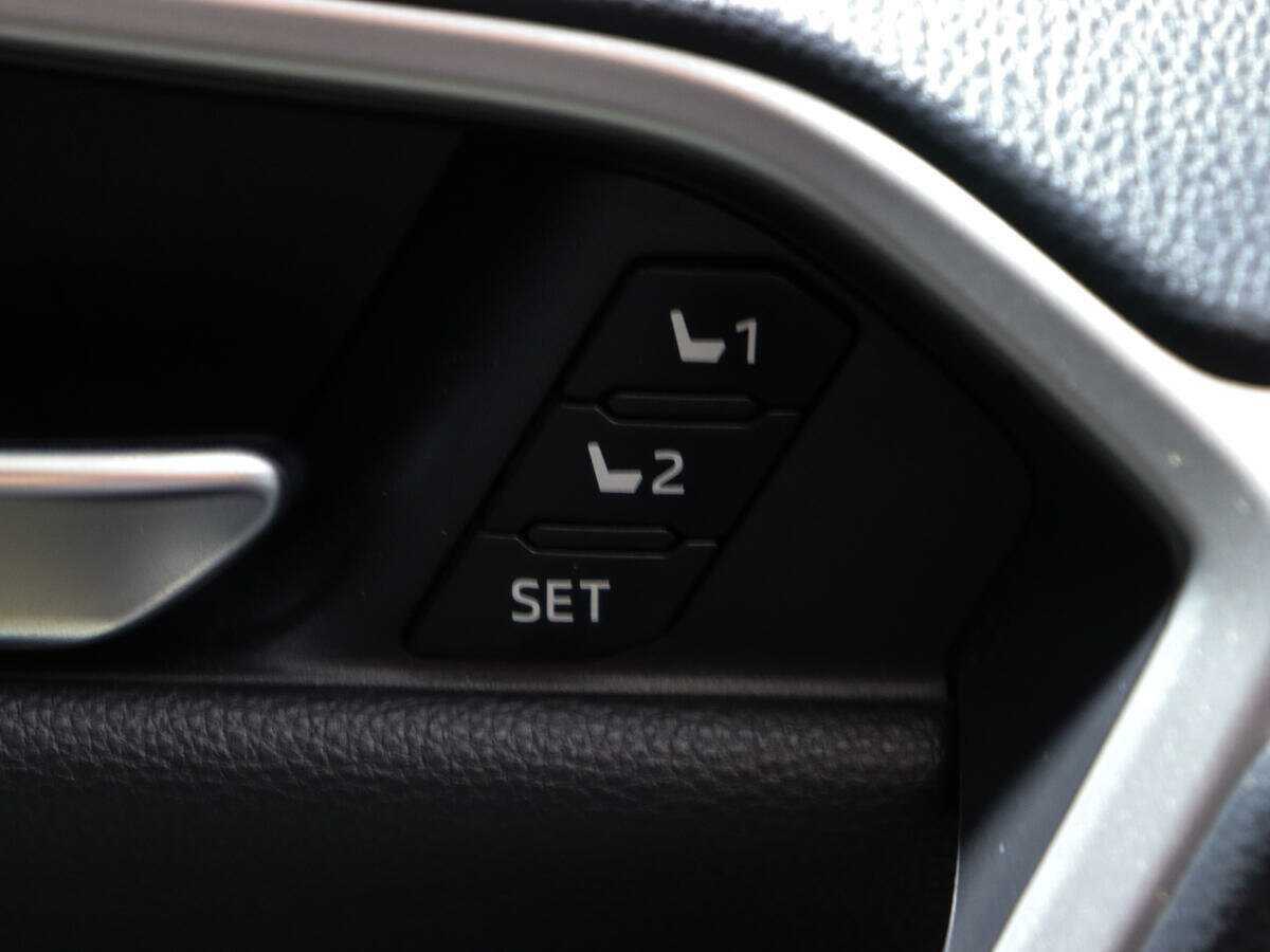 Toyota RAV4, 2020 Фото №25