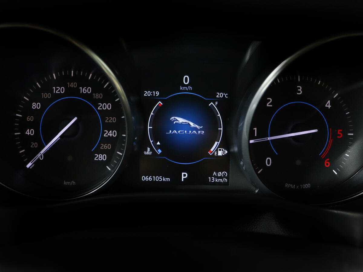 Jaguar XE, 2016 Фото №11