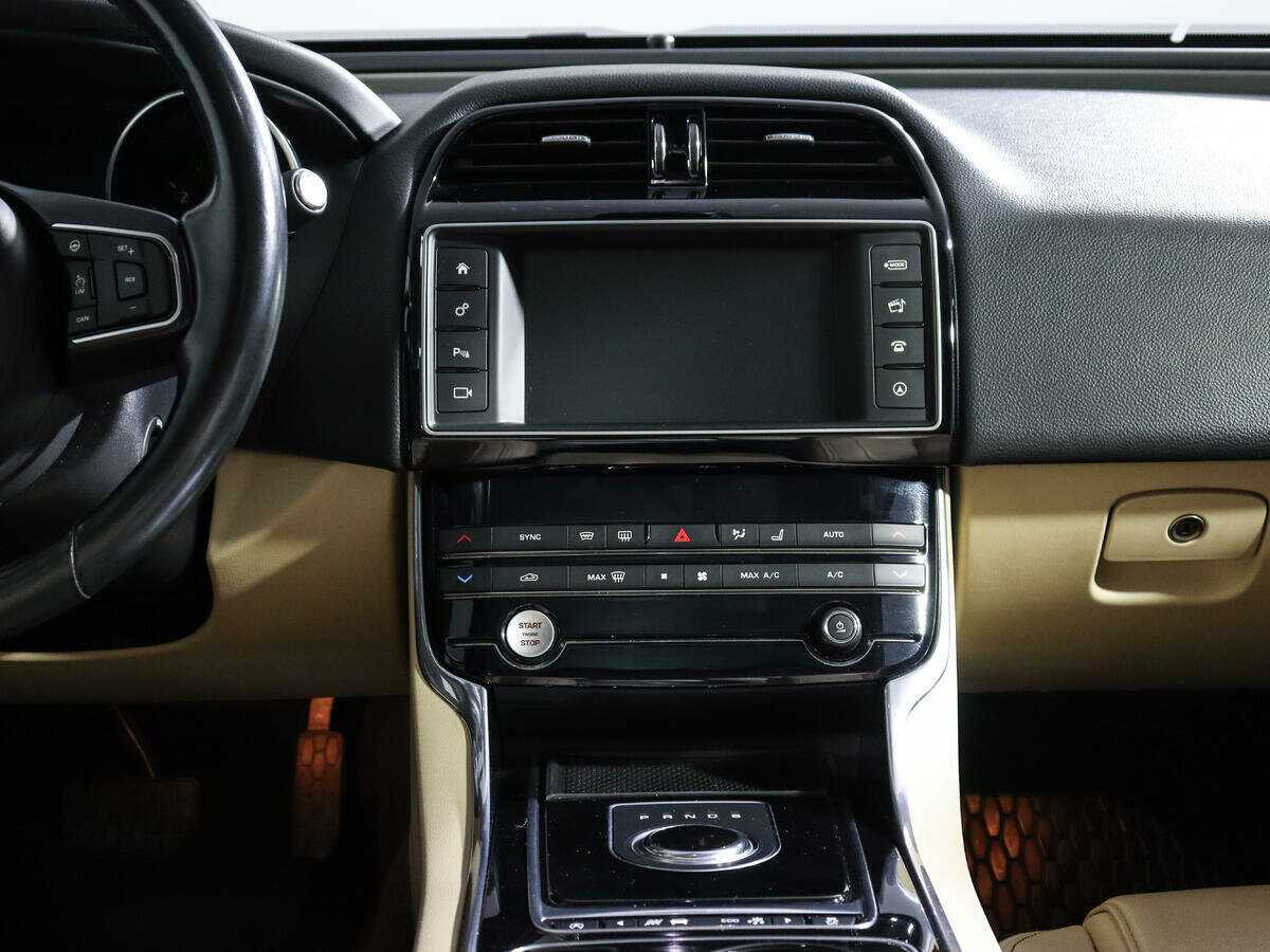 Jaguar XE, 2016 Фото №13