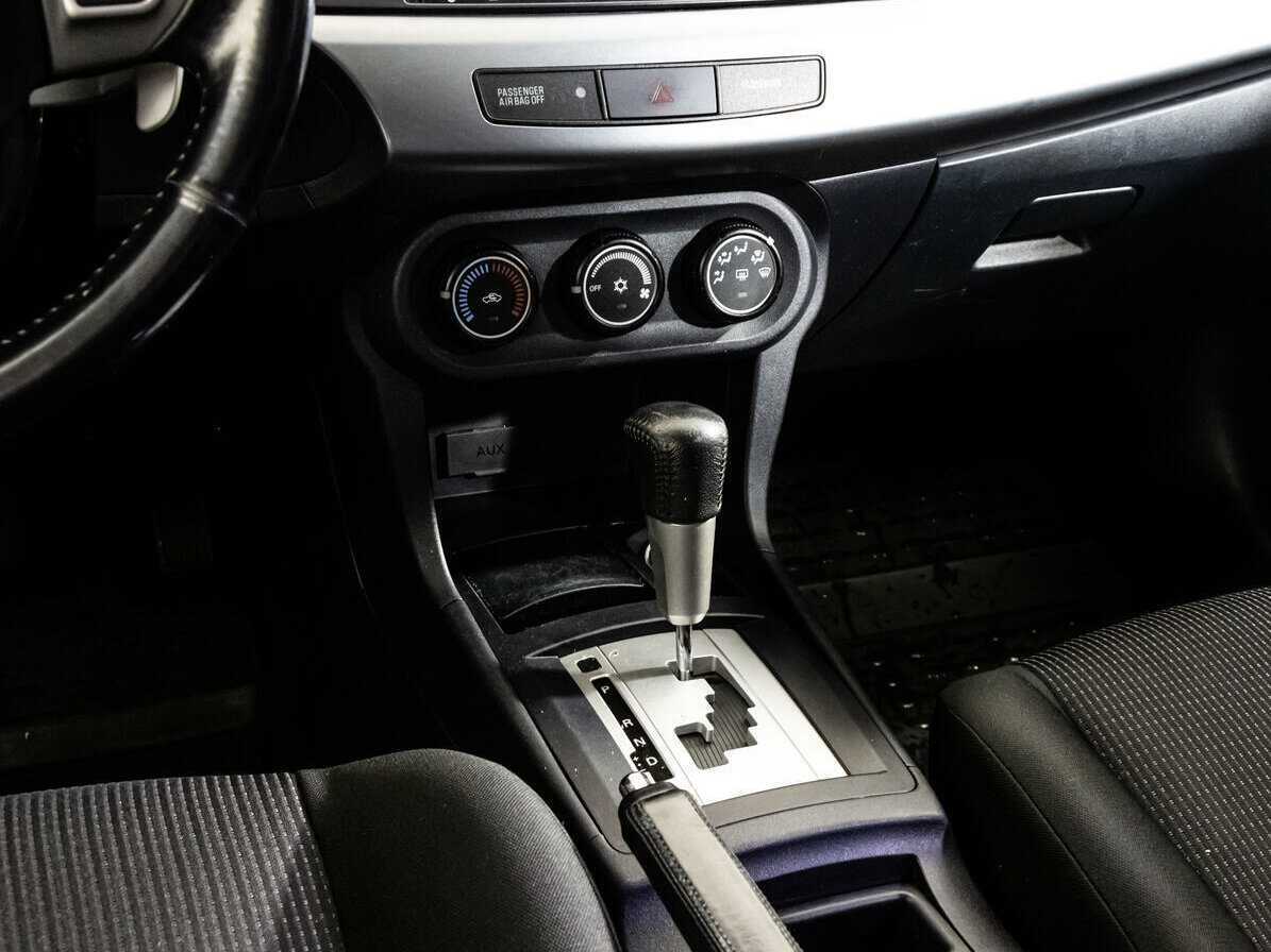 Mitsubishi Lancer, 2010 Фото №12