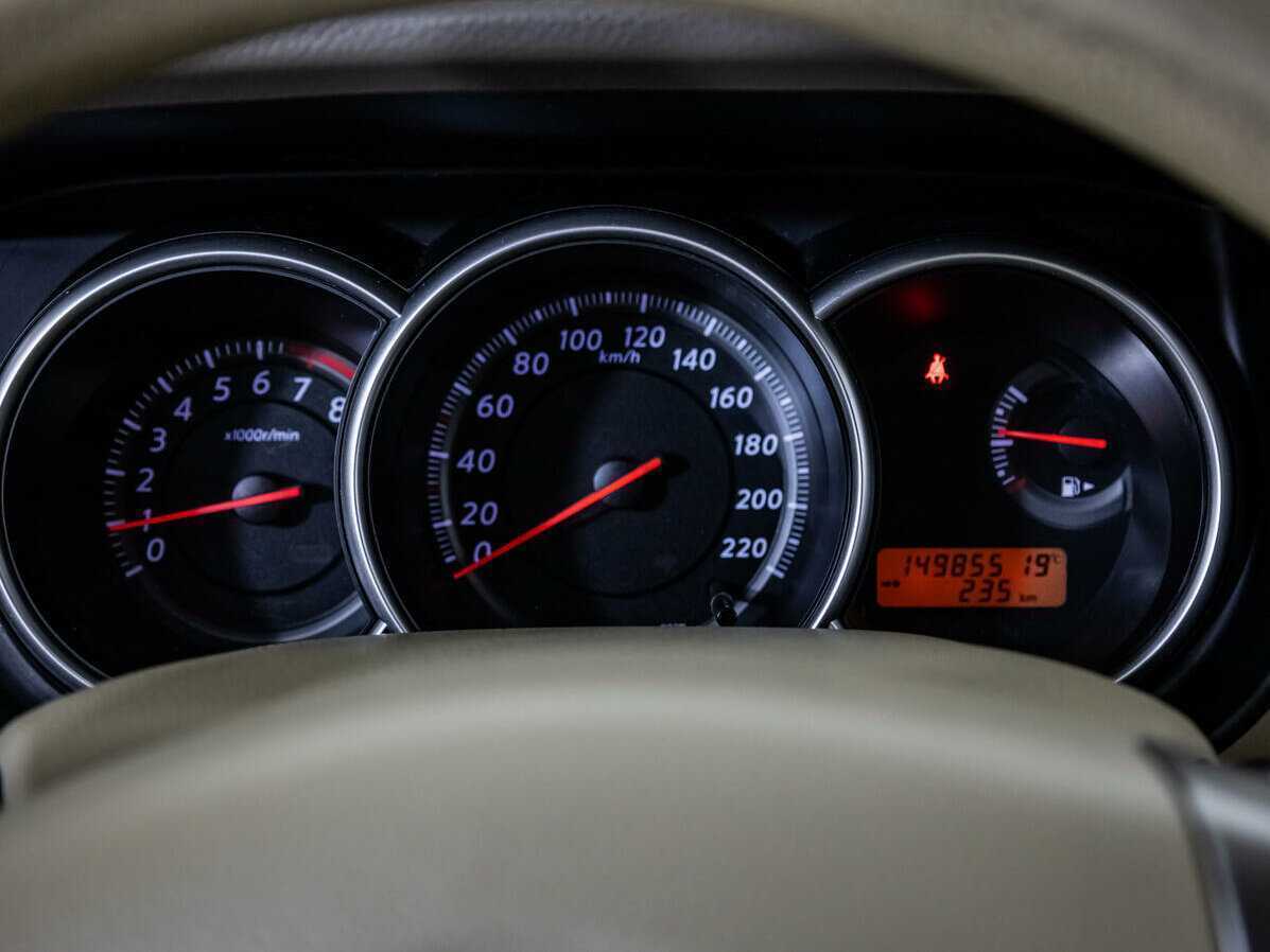 Nissan Tiida, 2011 Фото №12