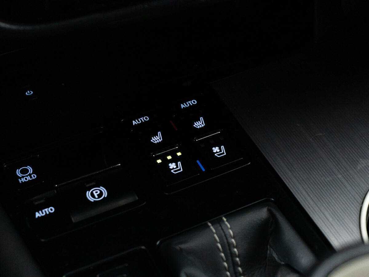 Lexus RX 200t, 2017 Фото №26