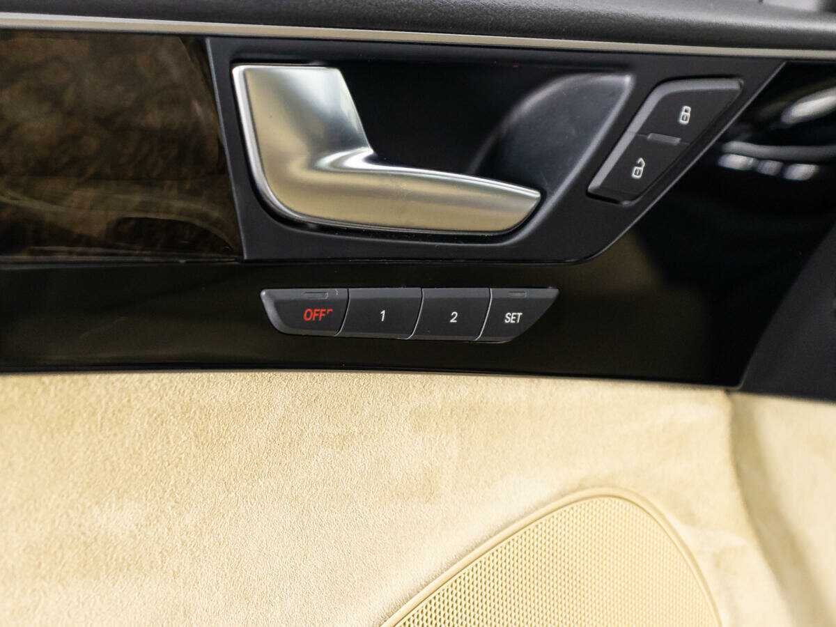 Audi A8, 2010 Фото №16