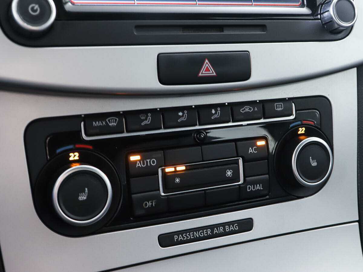 Volkswagen Passat CC, 2011 Фото №17