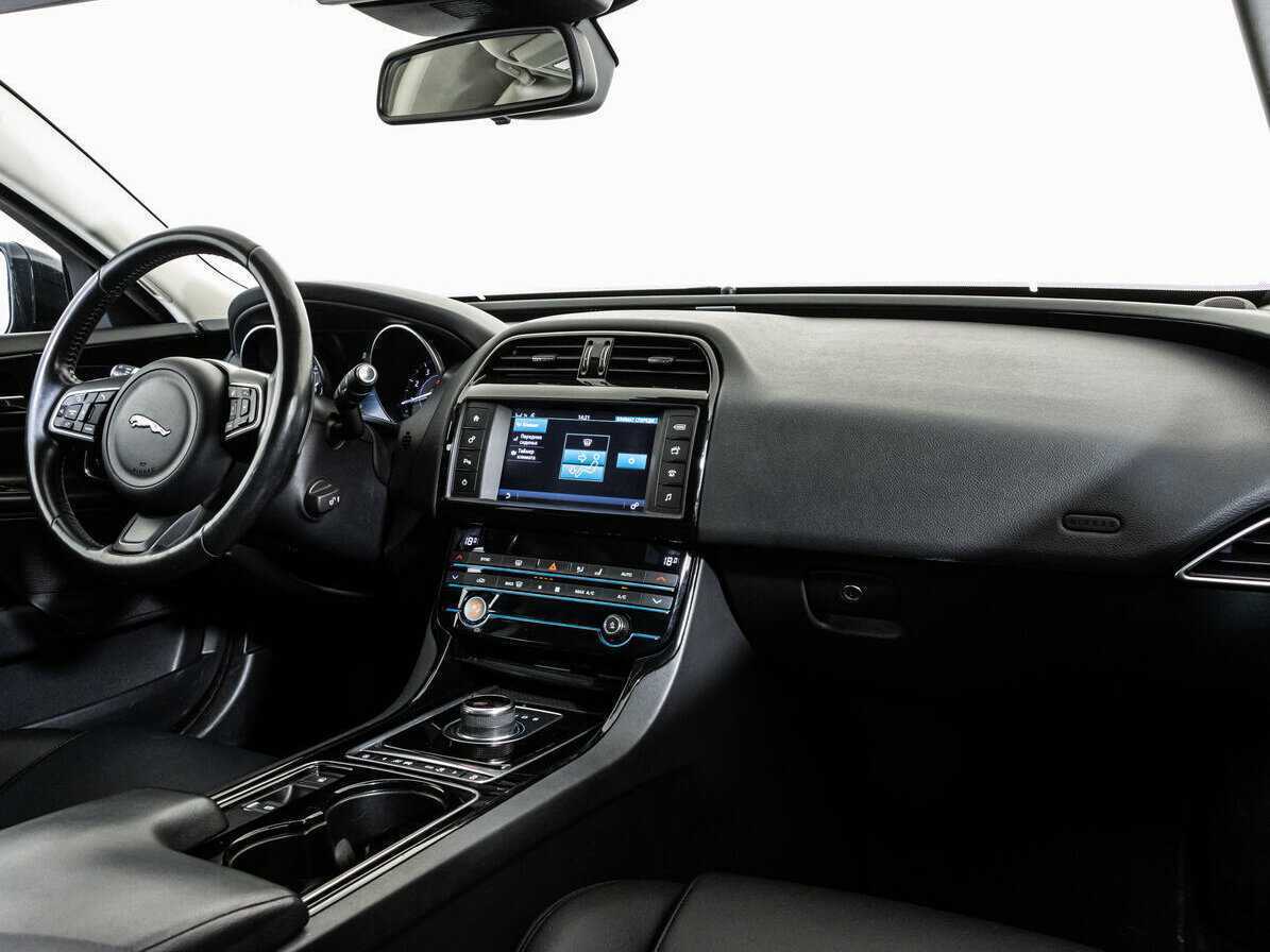 Jaguar XE, 2017 Фото №9