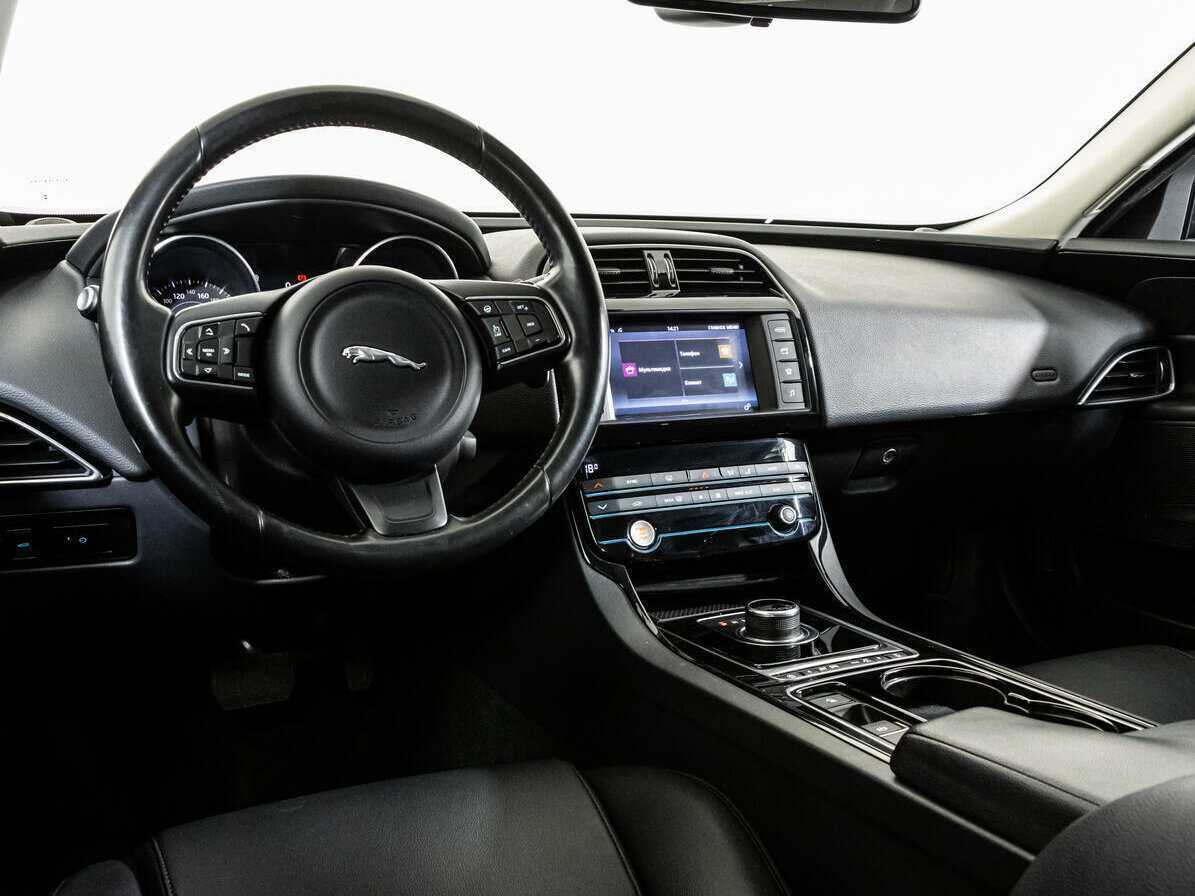 Jaguar XE, 2017 Фото №11