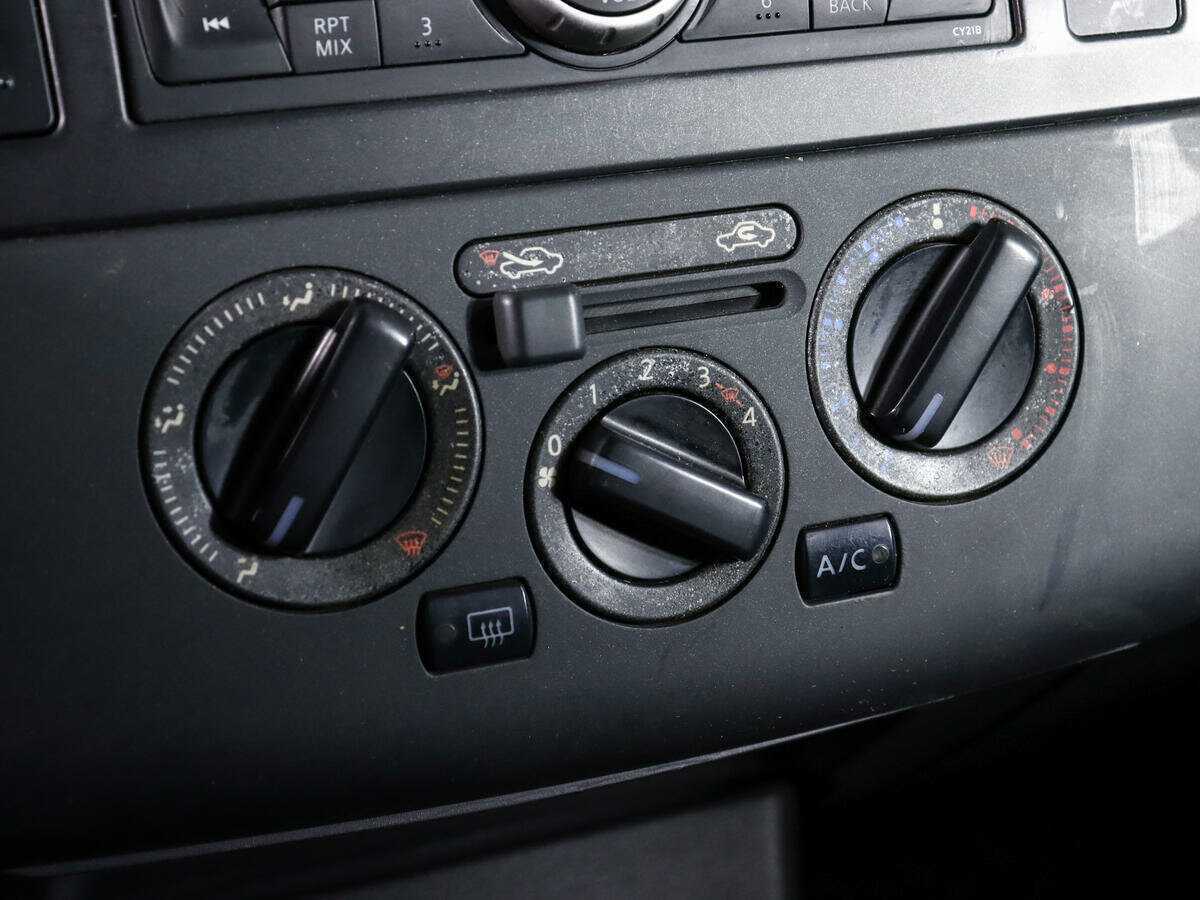 Nissan Tiida, 2010 Фото №16