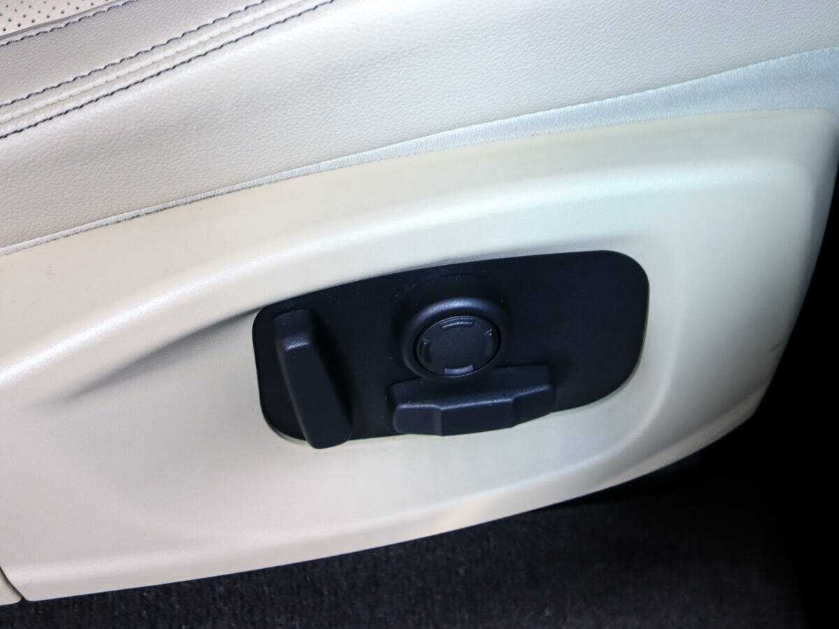 Jaguar F-Pace, 2016 Фото №16