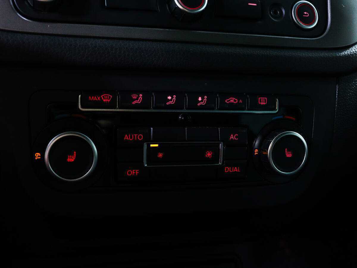 Volkswagen Tiguan, 2010 Фото №15