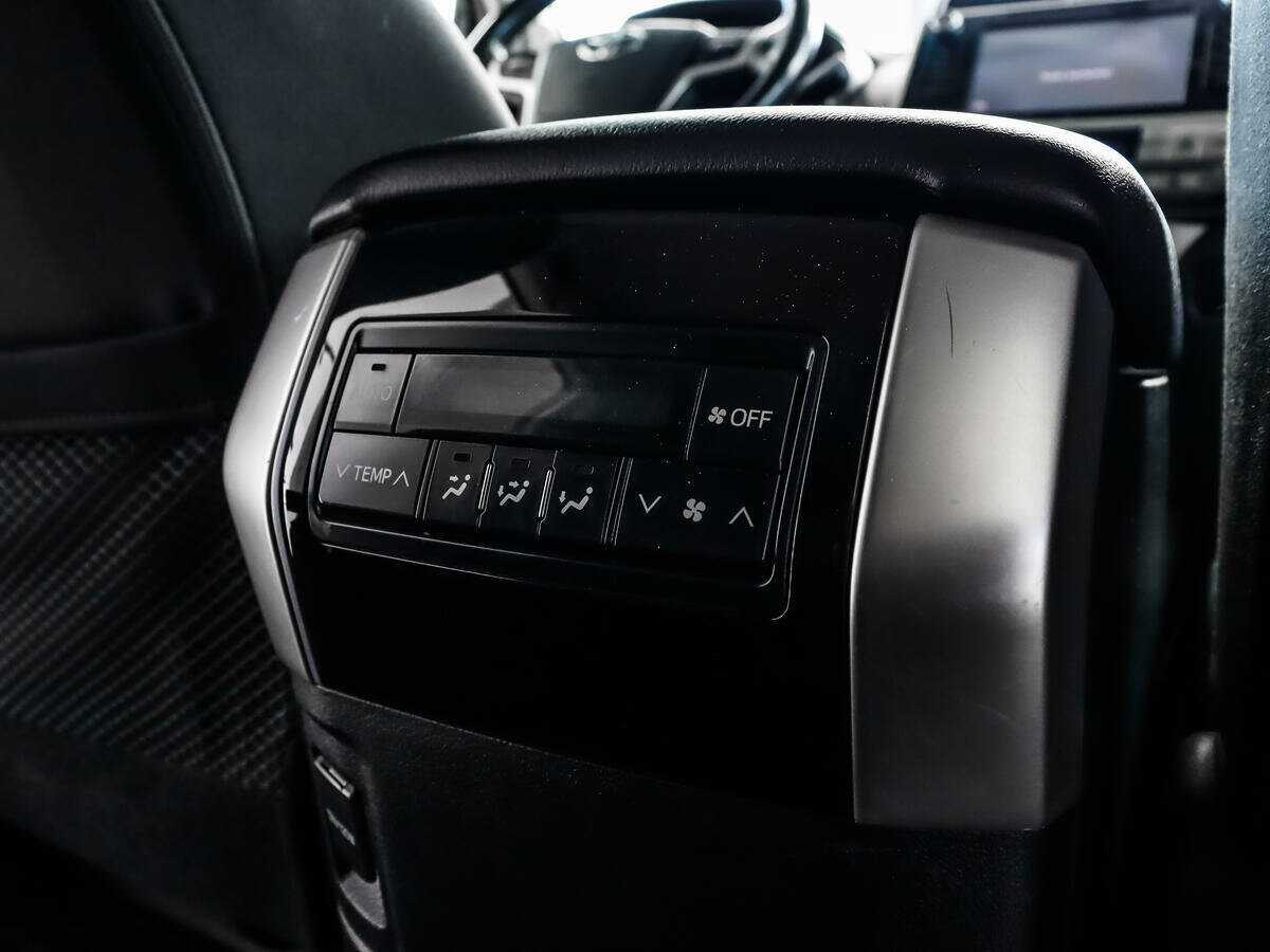 Toyota Land Cruiser Prado, 2019 Фото №15