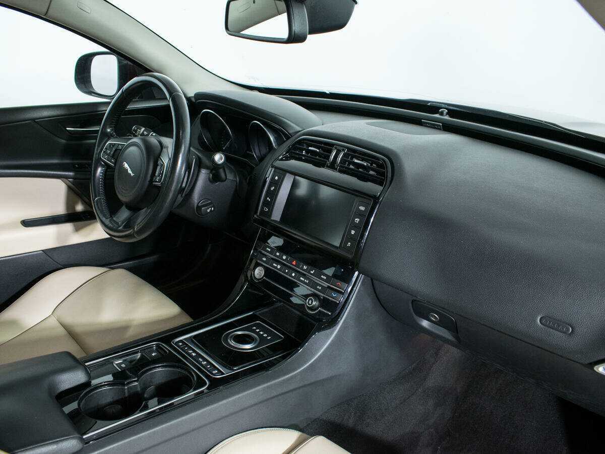 Jaguar XE, 2016 Фото №9