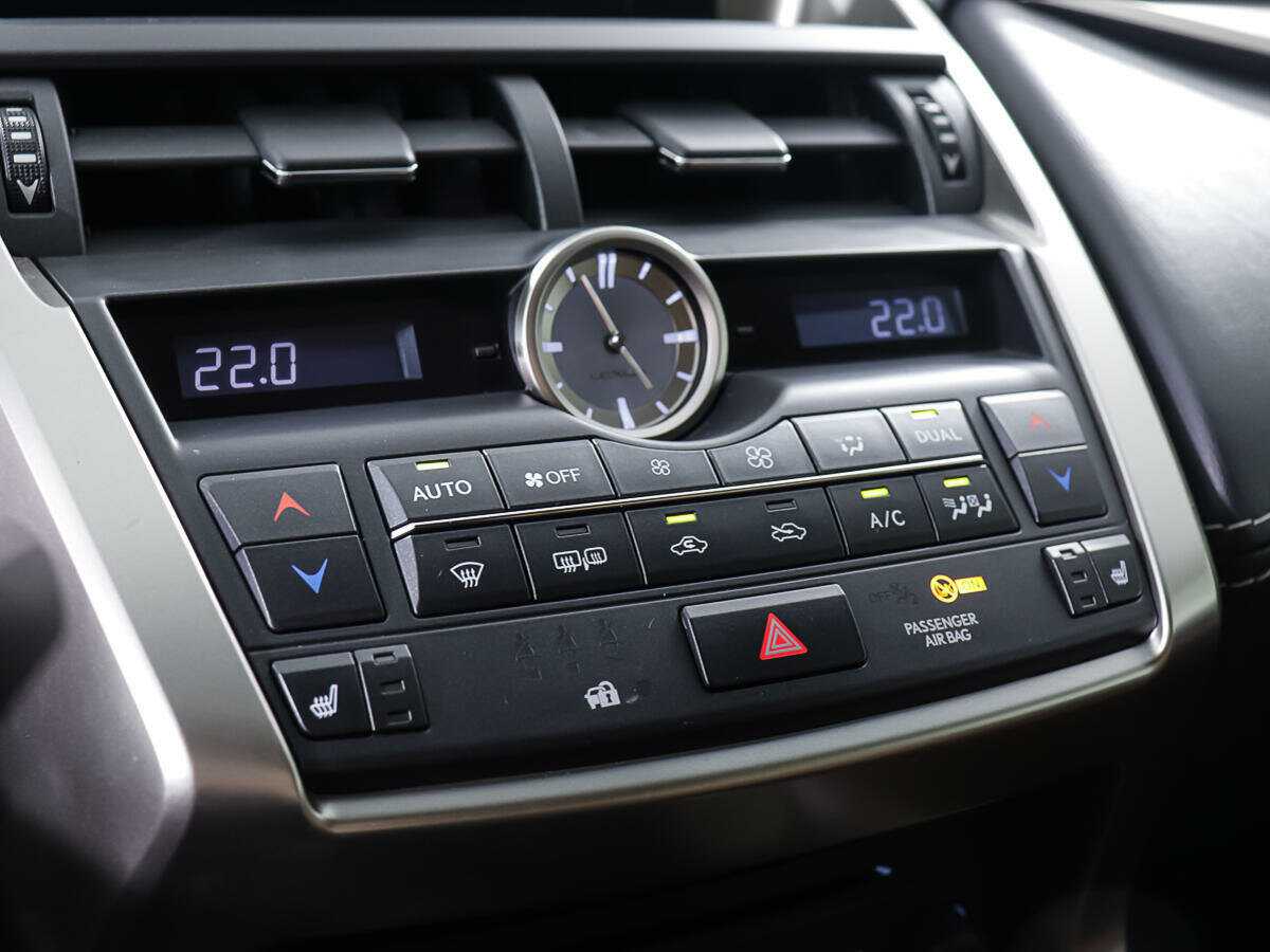 Lexus NX 200t, 2016 Фото №18