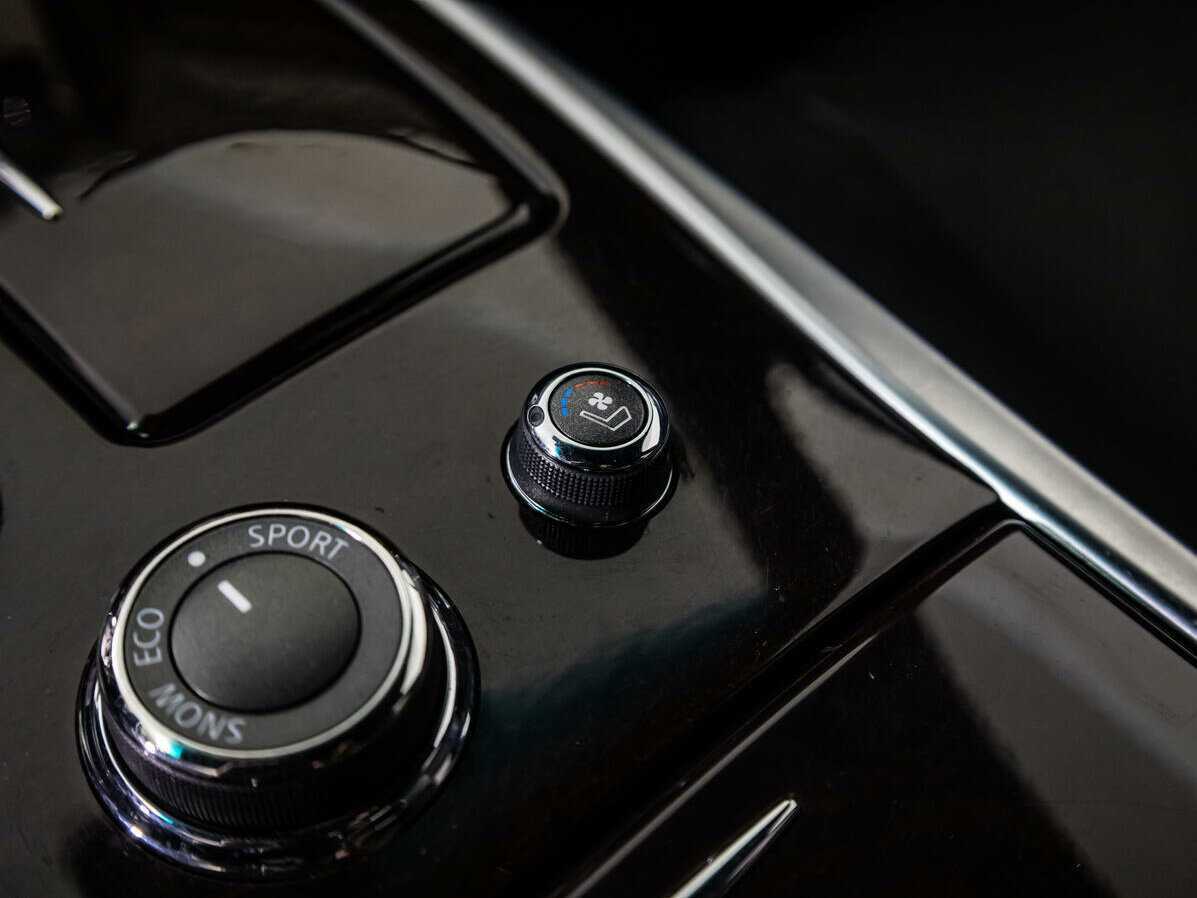 Infiniti M25, 2010 Фото №18