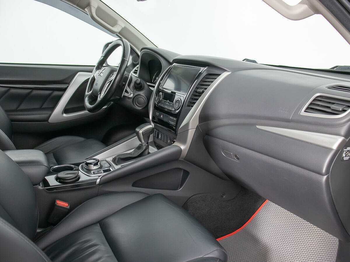 Mitsubishi Pajero Sport, 2018 Фото №9