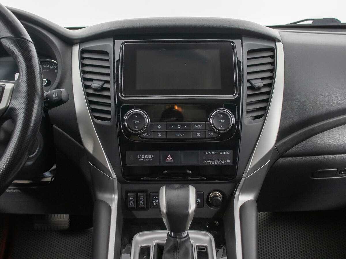 Mitsubishi Pajero Sport, 2018 Фото №14