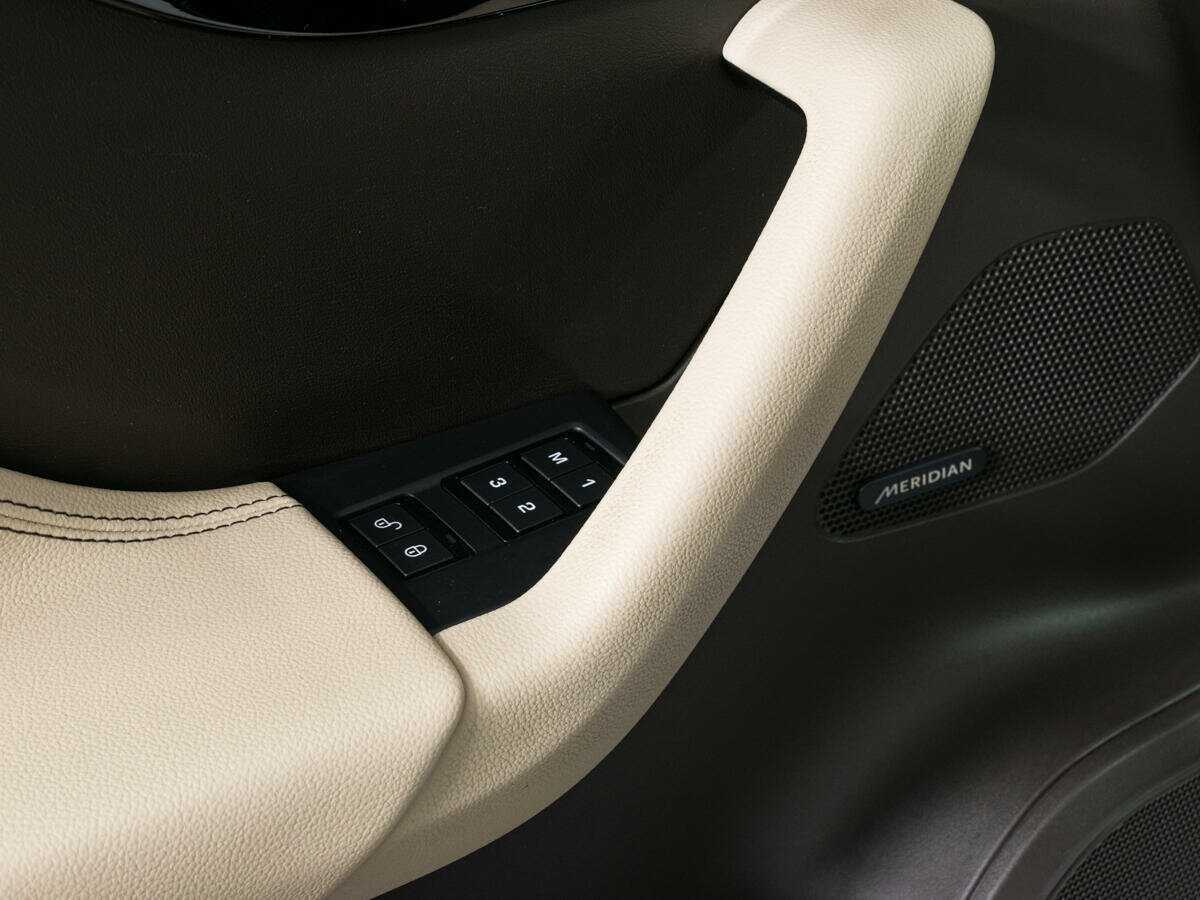 Jaguar F-Pace, 2016 Фото №19