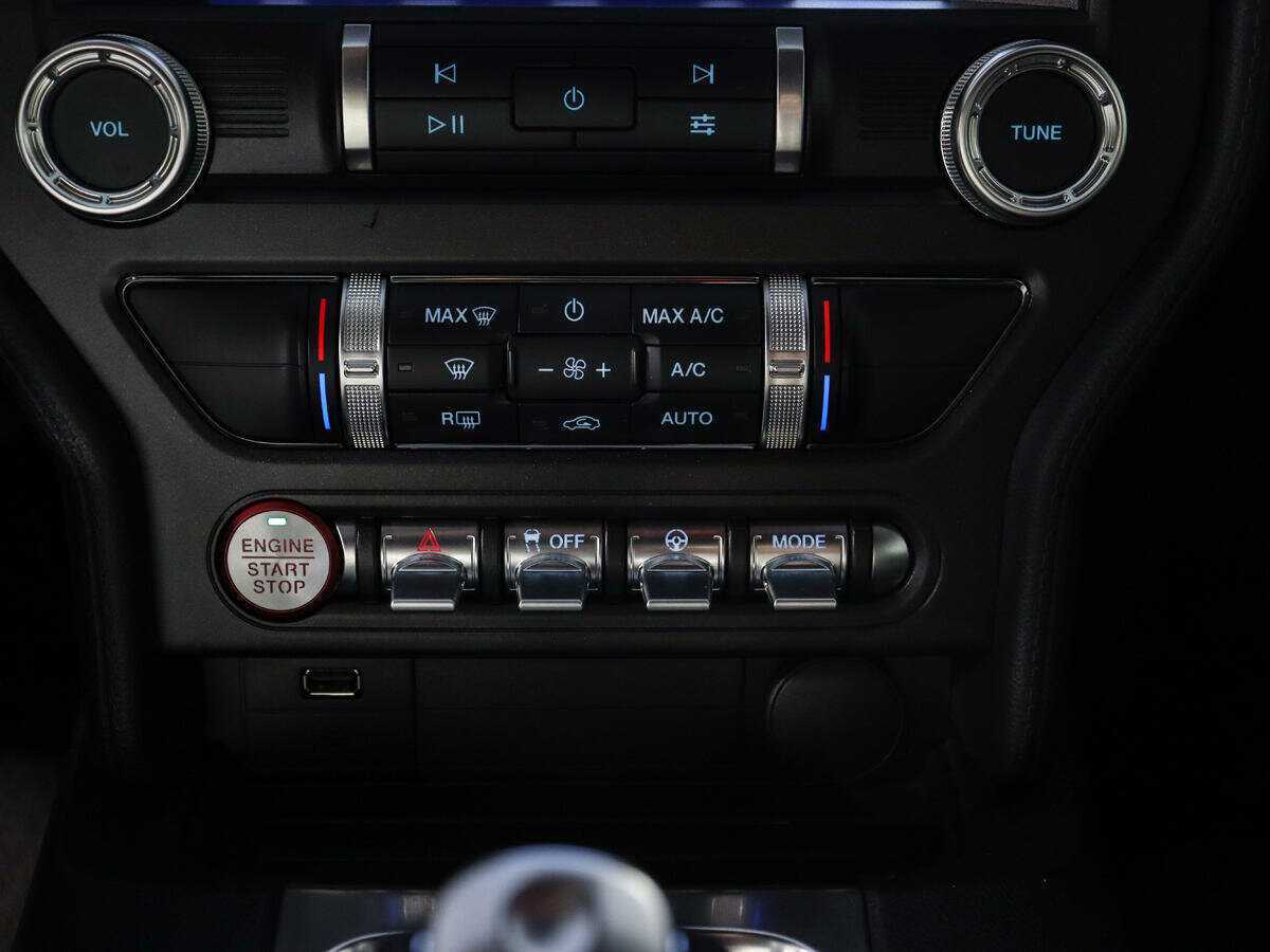 Ford Mustang, 2022 Фото №17