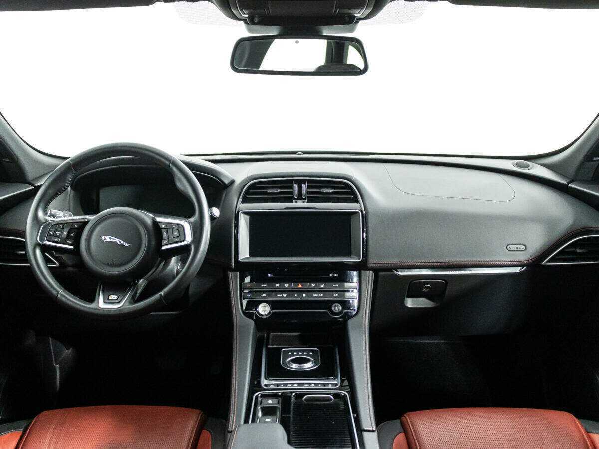 Jaguar F-Pace, 2017 Фото №13