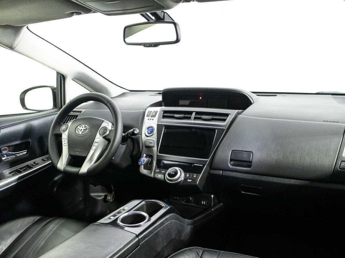 Toyota Prius v (+), 2015 Фото №9