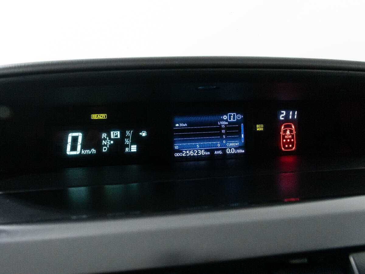 Toyota Prius v (+), 2015 Фото №12