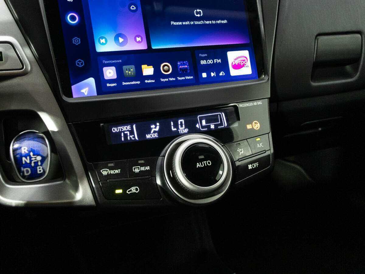 Toyota Prius v (+), 2015 Фото №17