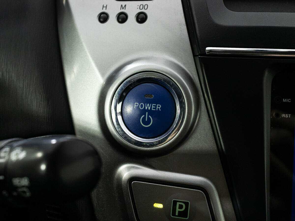 Toyota Prius v (+), 2015 Фото №18