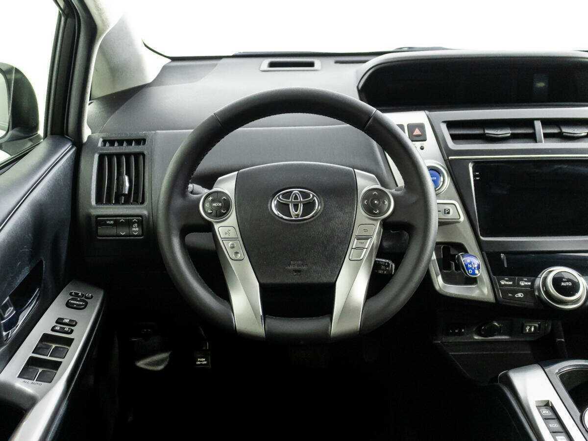 Toyota Prius v (+), 2015 Фото №21
