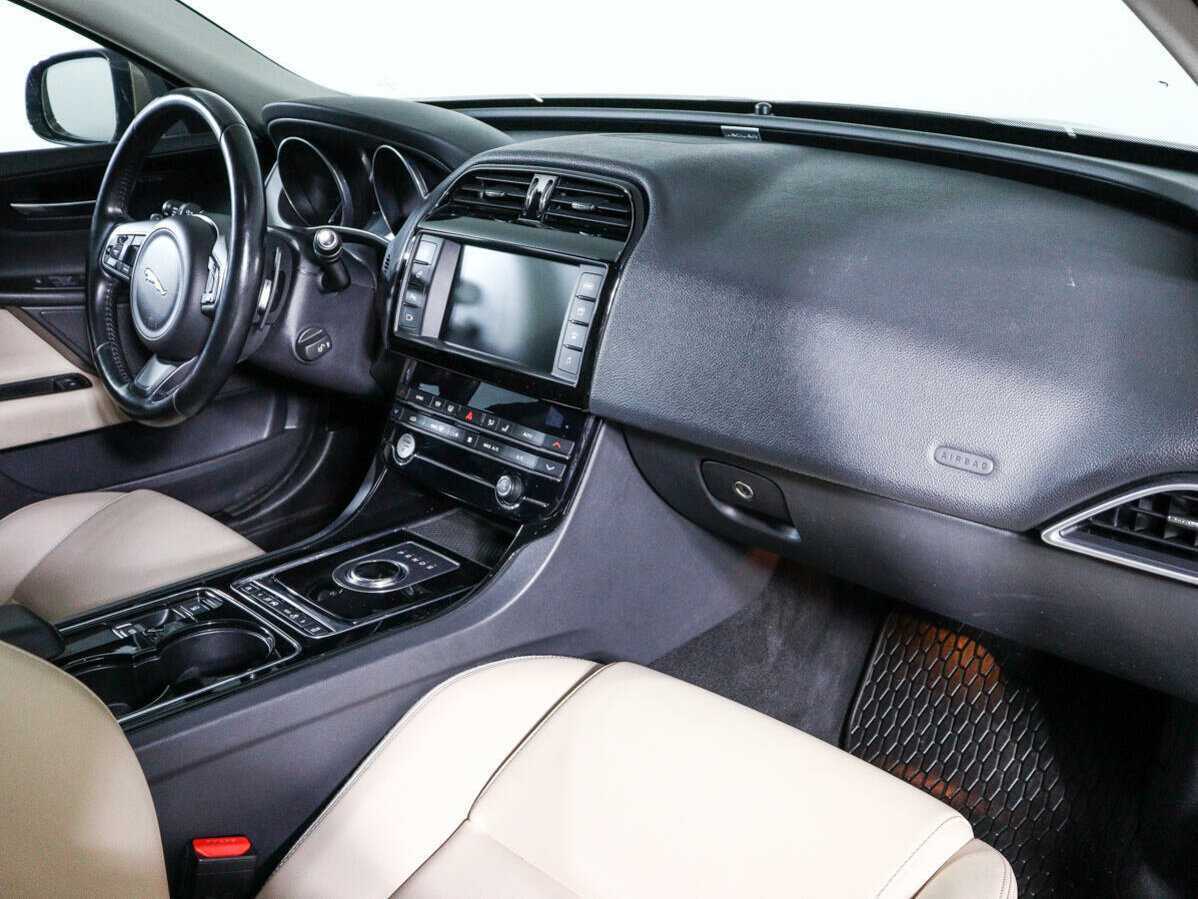 Jaguar XE, 2017 Фото №9