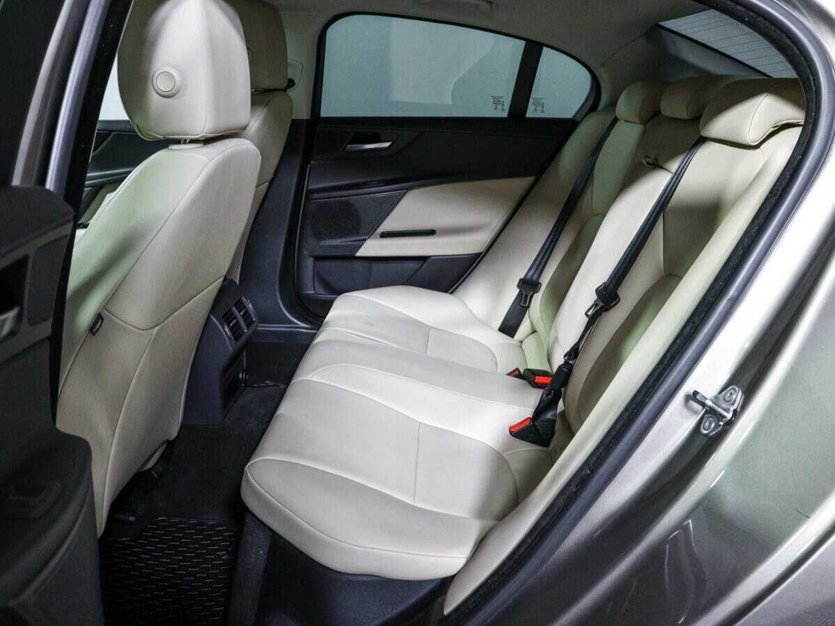 Jaguar XE, 2017 Фото №10