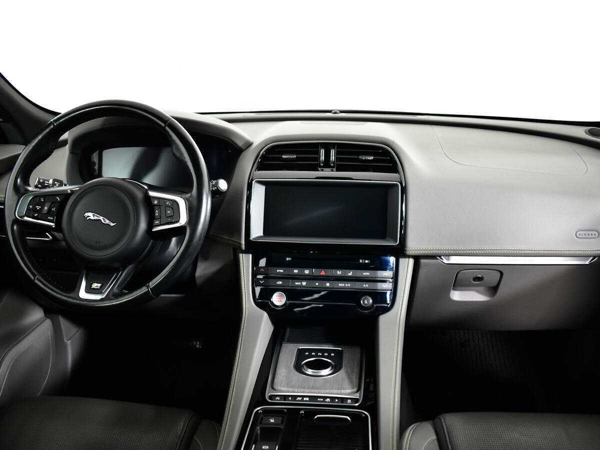 Jaguar F-Pace, 2016 Фото №10